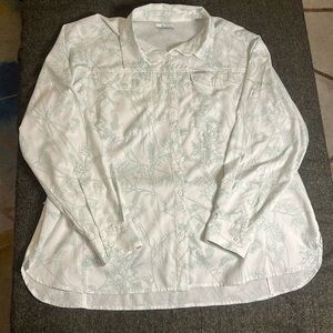 EUC Columbia antimacrobial lightweight button down
